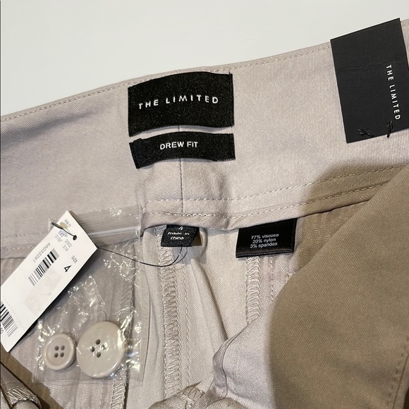 *NEW* Women's Beige Shorts - Picture 4 of 7